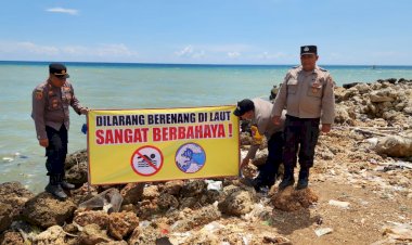 Cegah-Laka-Laut-Polisi-Pasang-Banner-Himbauan-di-Pantai-Pamekasan